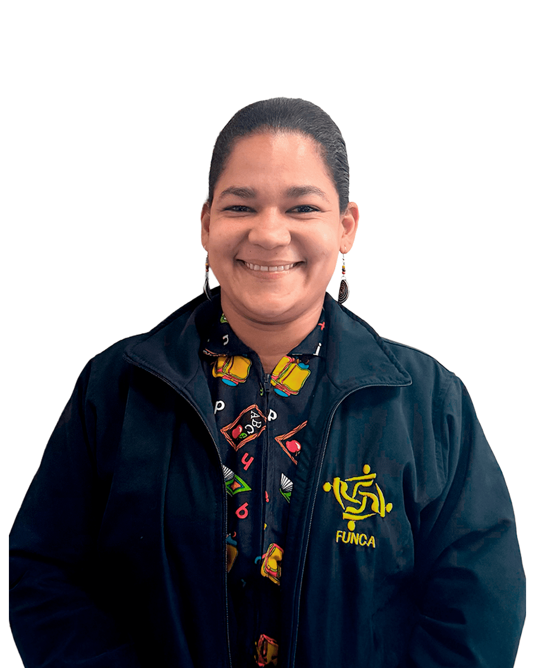 Retrato de Eleudis Díaz sonriendo, con chaqueta institucional de FUNCA.Retrato de Eleudis Díaz sonriendo, con chaqueta institucional de FUNCA.