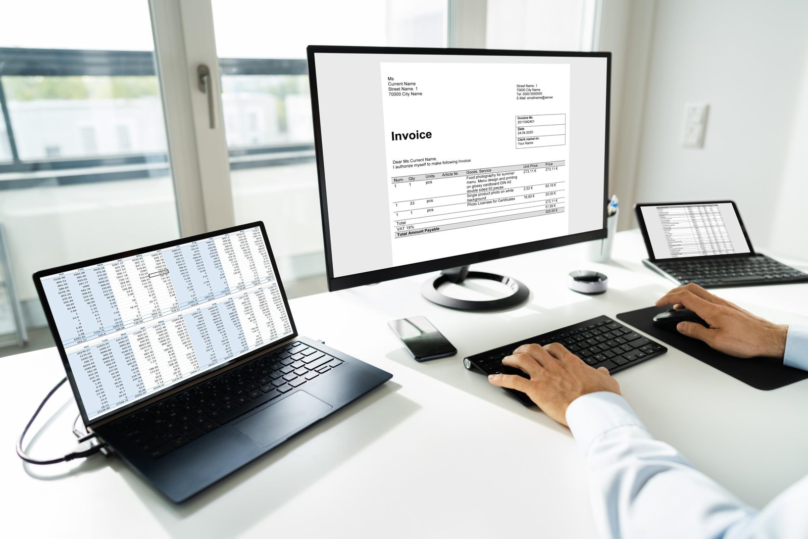 Gestión de factura electrónica y reportes en sistemas de documentos digitales