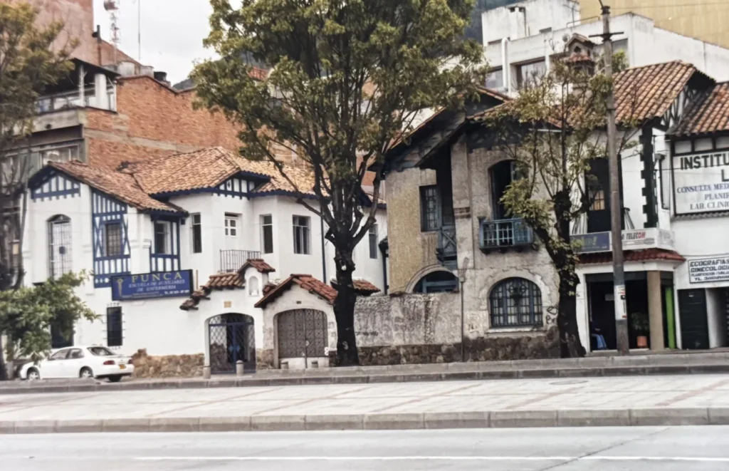 La calle de la sede de FUNCA en Bogotá