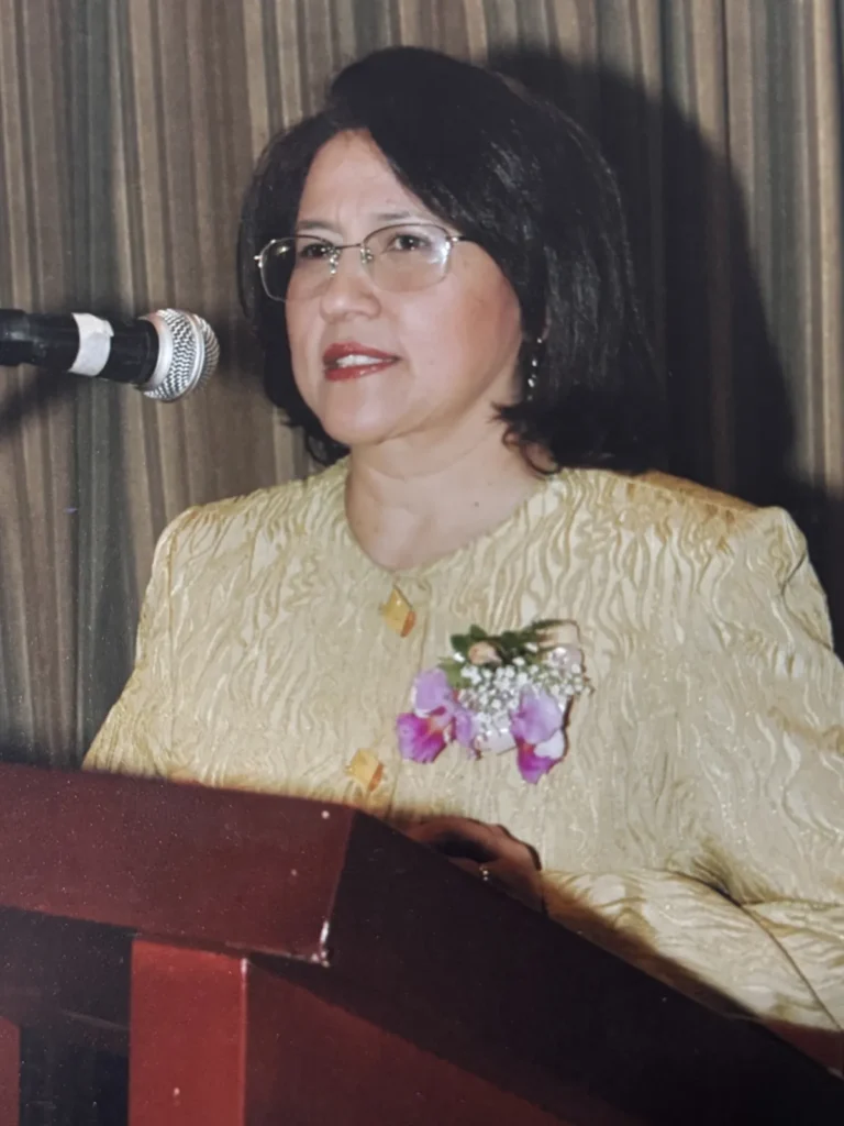 Mary Mesa Durán durante un discurso