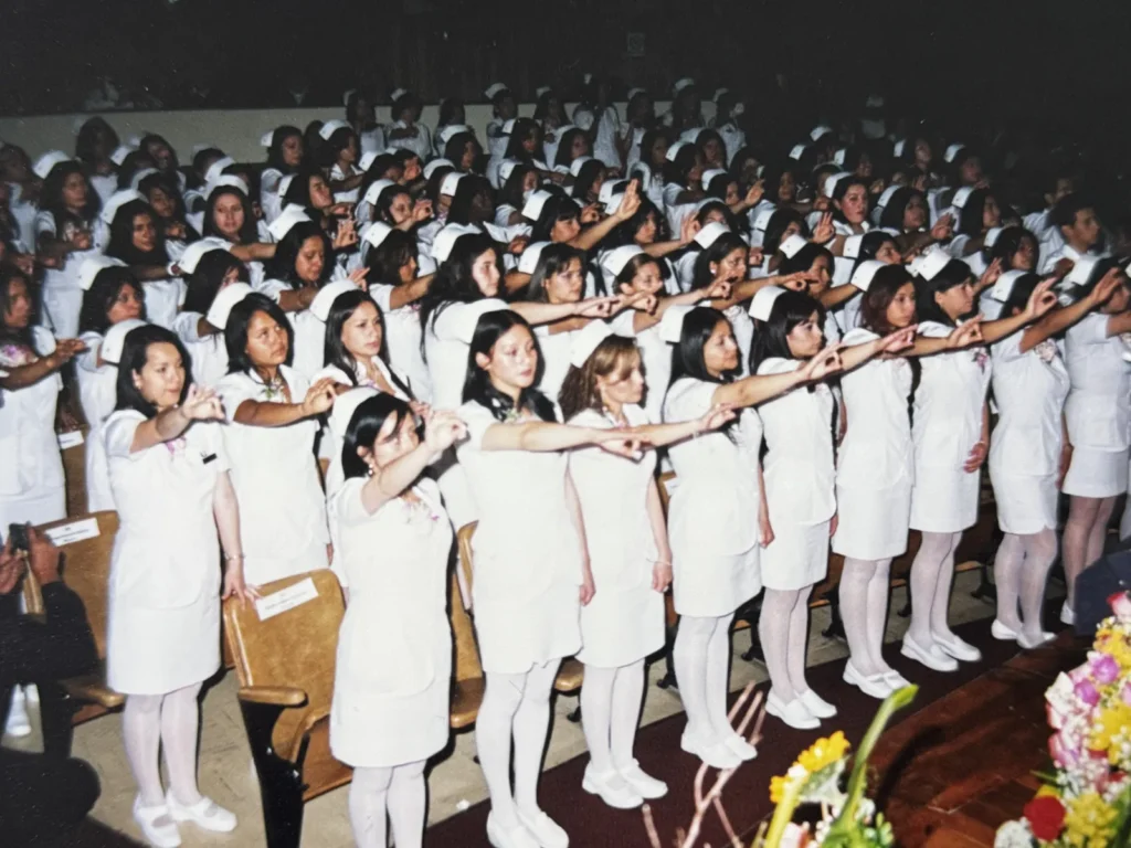 Graduación de auxiliares de enfermería en los años noventa