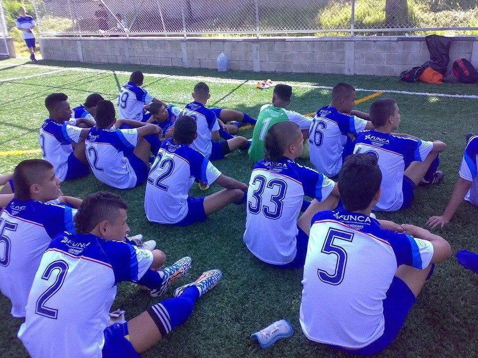 Actividad deportiva de la comunidad FUNCA en Itagüí